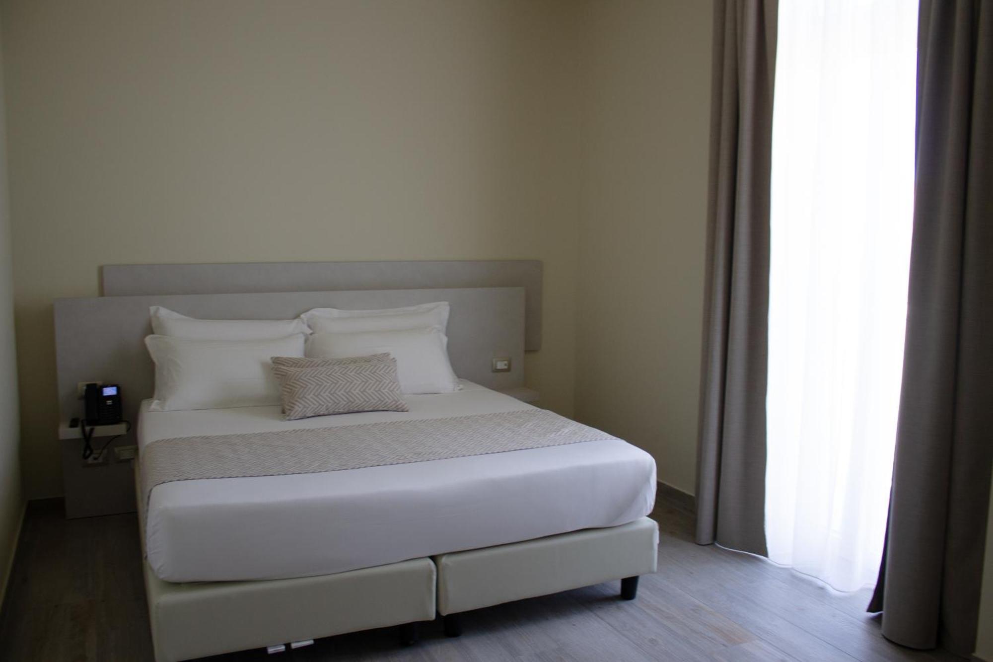 Doride Suites Boutique Hotel 马瑞纳迪卡拉拉 外观 照片